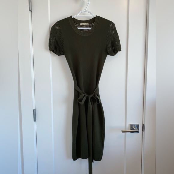 Dex | Green dress with keyhole back and tie - Picture 4 of 8